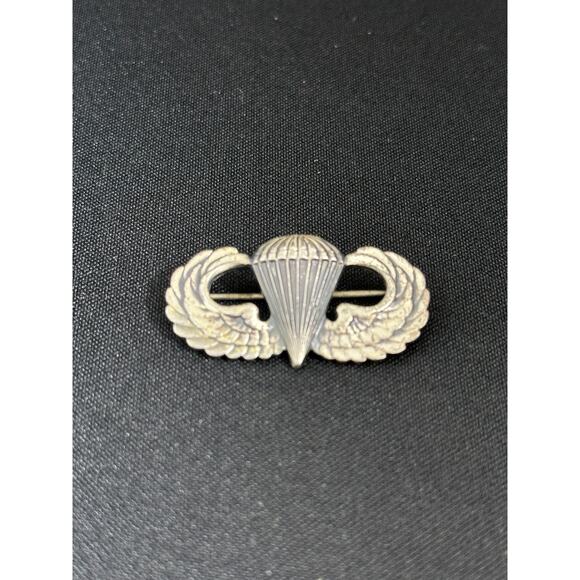 WWII Sterling Army Airborne Paratrooper Jump Wings Badge Pin Back - Picture 1 of 6